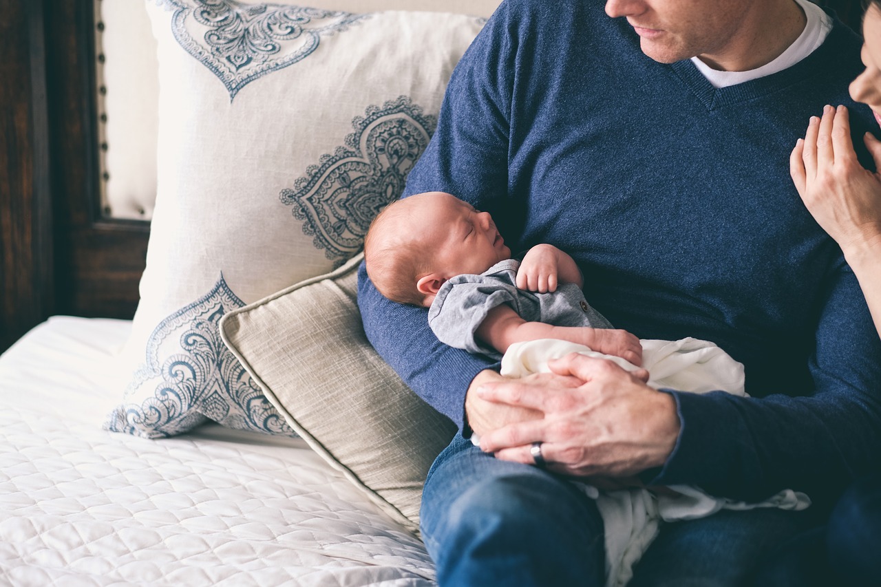 ¿Están los papás más implicados que antes en las labores de crianza?